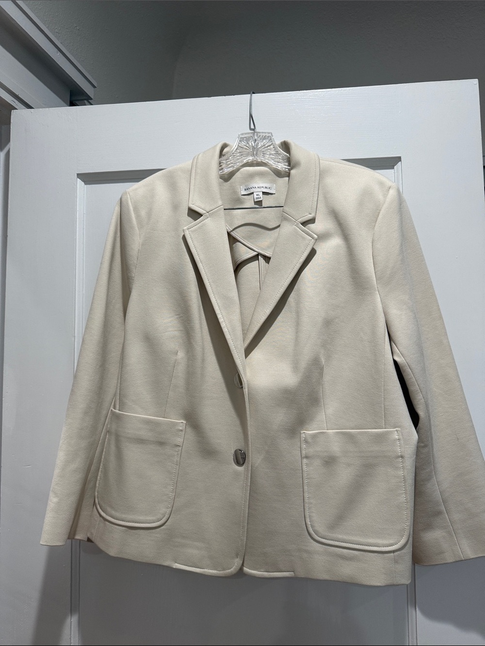 Banana Republic Cream Double -Button Tailored Blazer like new! Size xl